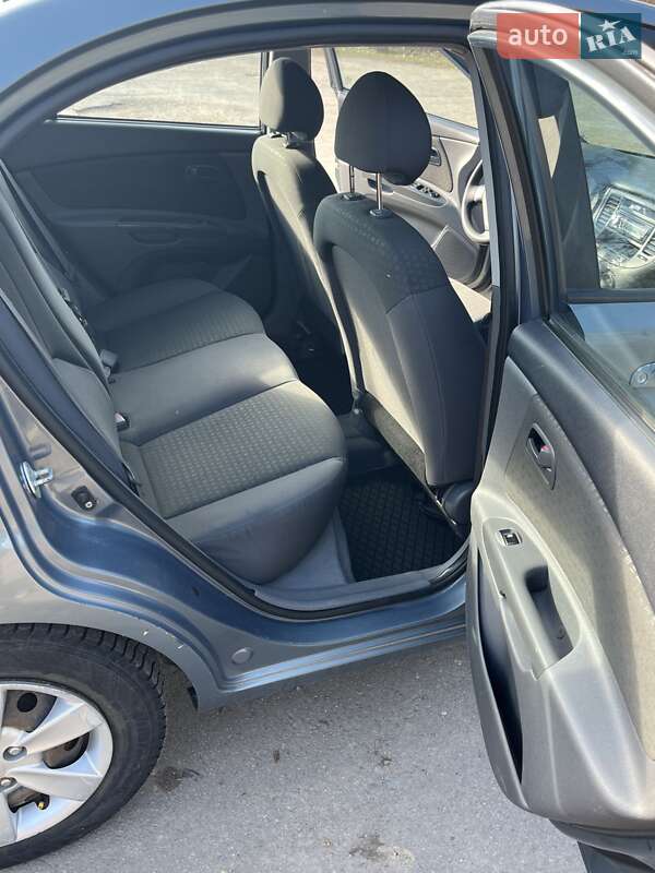 Седан Kia Rio 2008 в Львові