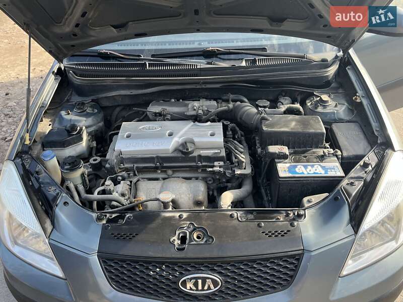 Седан Kia Rio 2008 в Львові