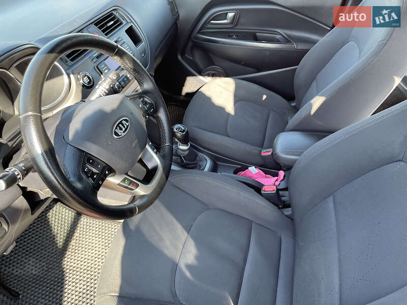 Хетчбек Kia Rio 2011 в Городку