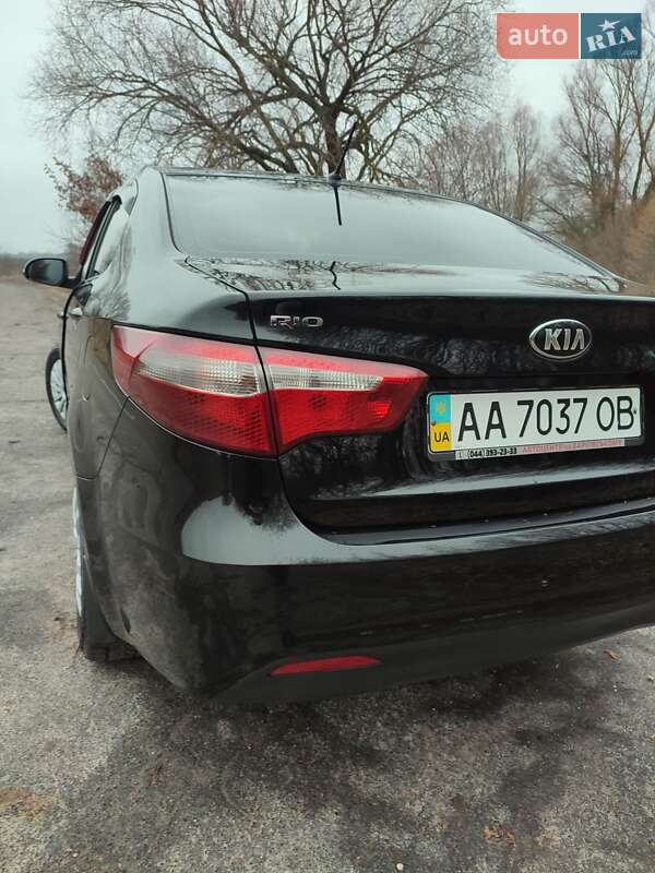 Седан Kia Rio 2013 в Киеве