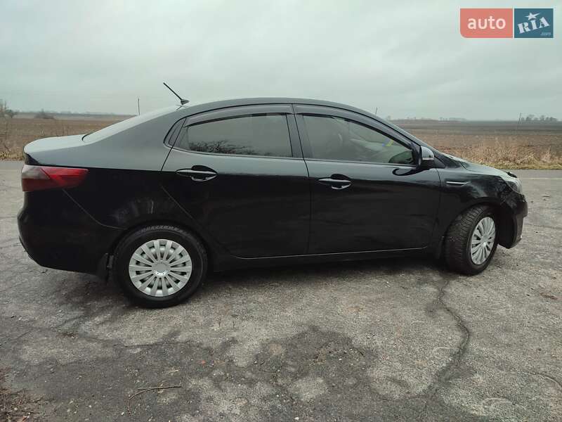 Седан Kia Rio 2013 в Киеве