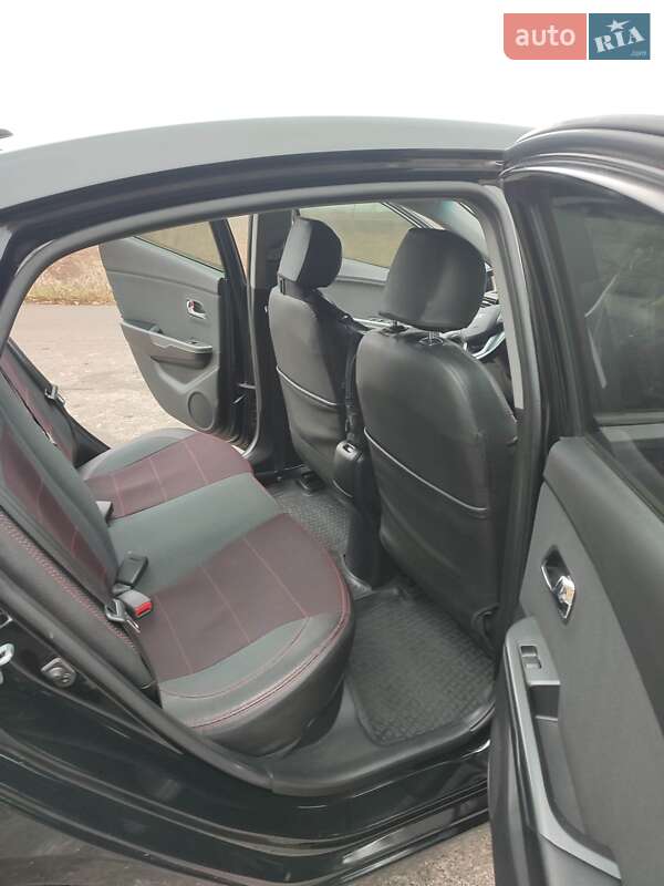 Седан Kia Rio 2013 в Киеве
