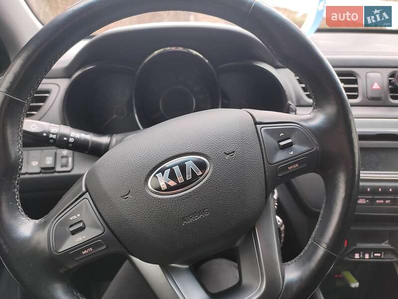 Седан Kia Rio 2013 в Киеве