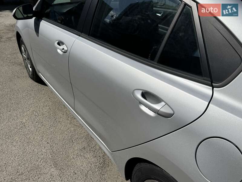 Седан Kia Rio 2019 в Киеве фото 3 Седан Kia Rio 2019 в Киеве