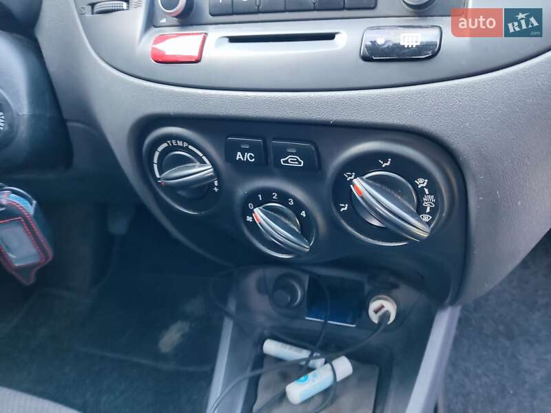 Хэтчбек Kia Rio 2010 в Кропивницком
