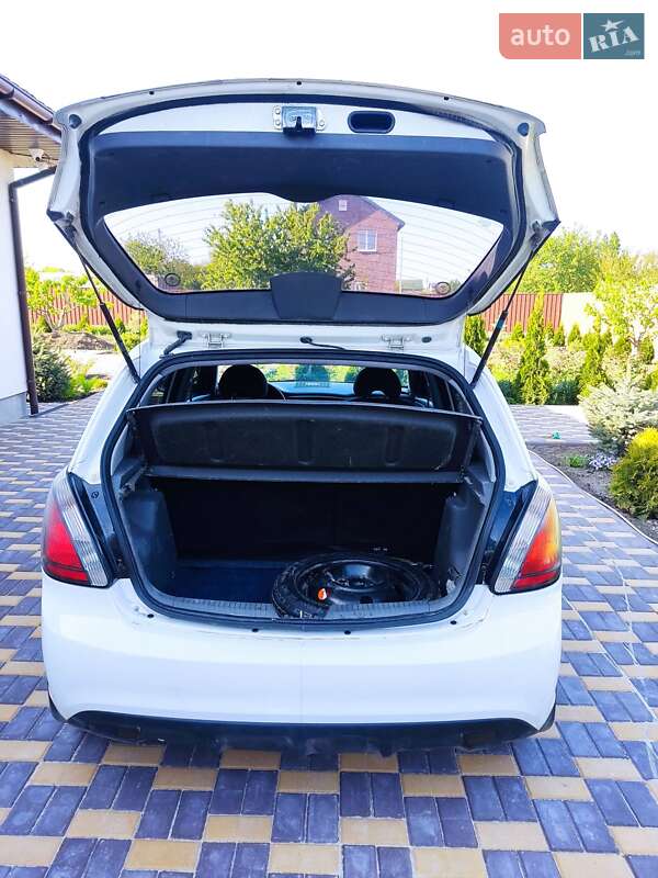 Хэтчбек Kia Rio 2010 в Кропивницком