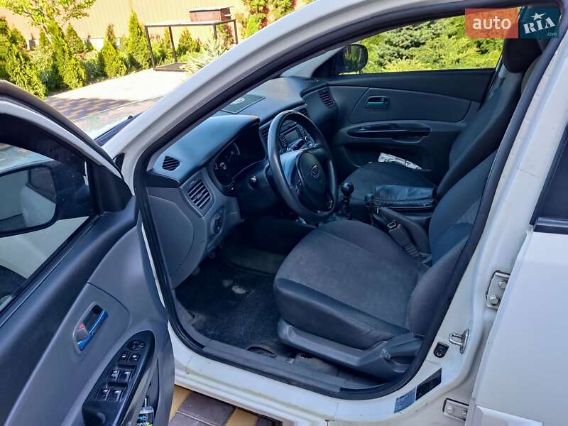 Хэтчбек Kia Rio 2010 в Кропивницком