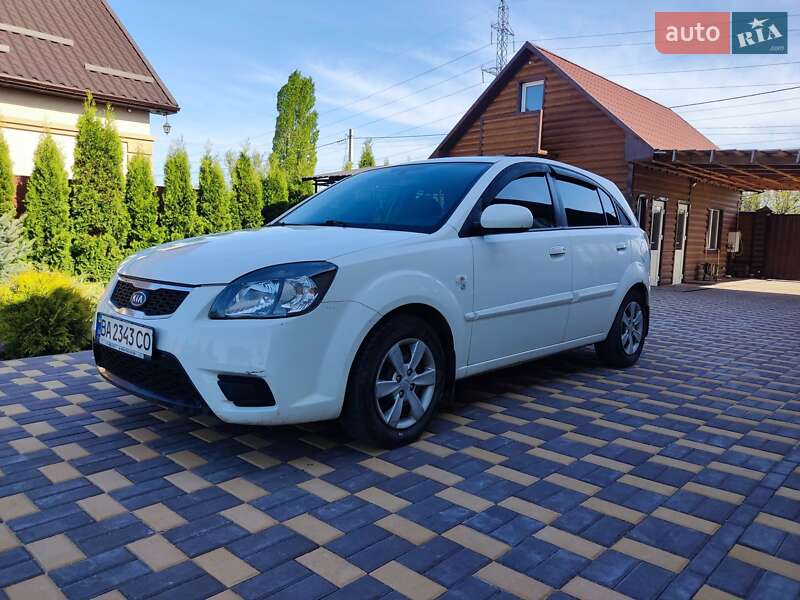 Хэтчбек Kia Rio 2010 в Кропивницком