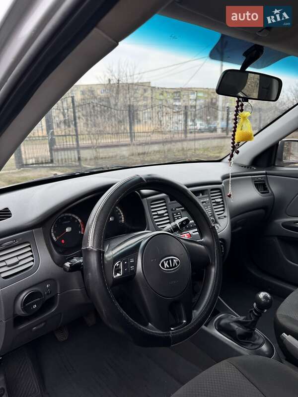Седан Kia Rio 2011 в Нововолынске