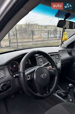 Седан Kia Rio 2011 в 