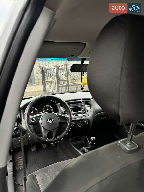 Седан Kia Rio 2011 в Нововолынске