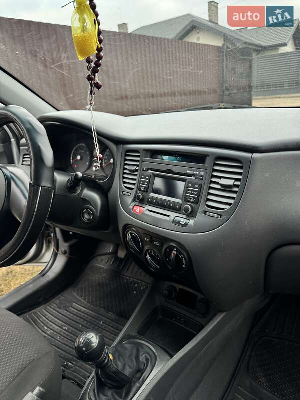 Седан Kia Rio 2011 в Нововолынске