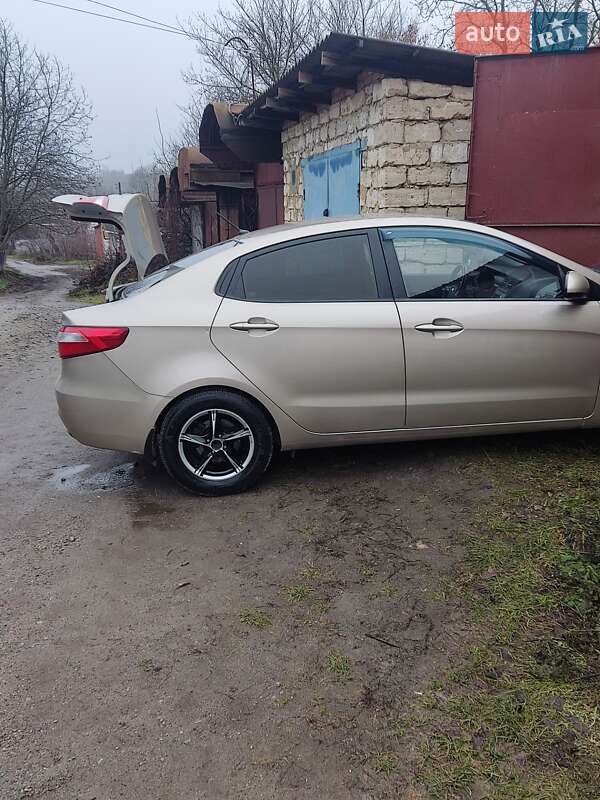 Седан Kia Rio 2014 в Жмеринке