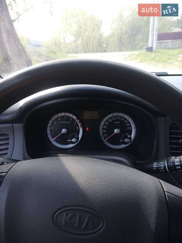 Хетчбек Kia Rio 2006 в Тлумачі