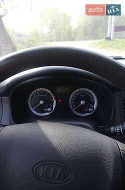 Хэтчбек Kia Rio 2006 в 