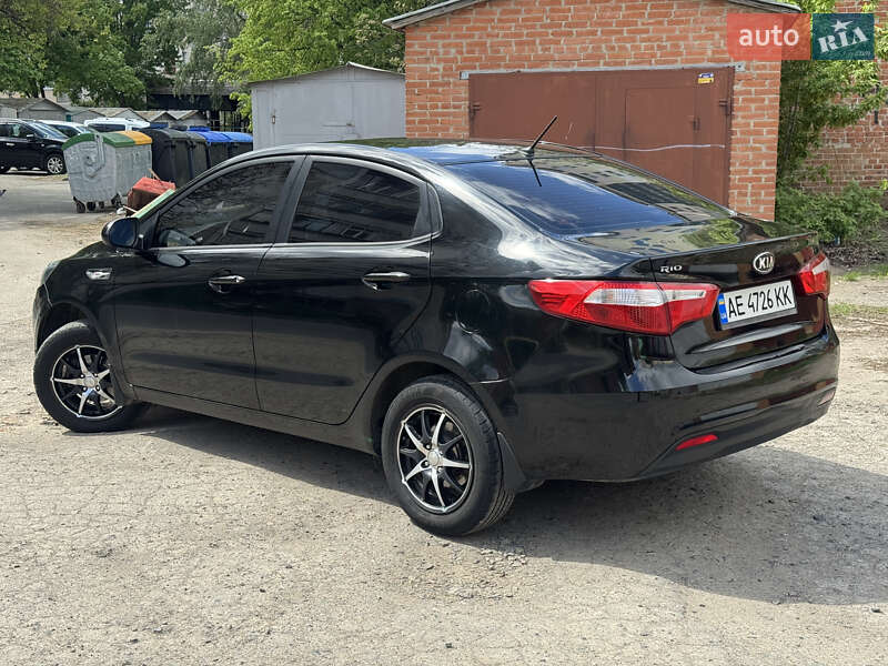 Седан Kia Rio 2013 в Полтаві