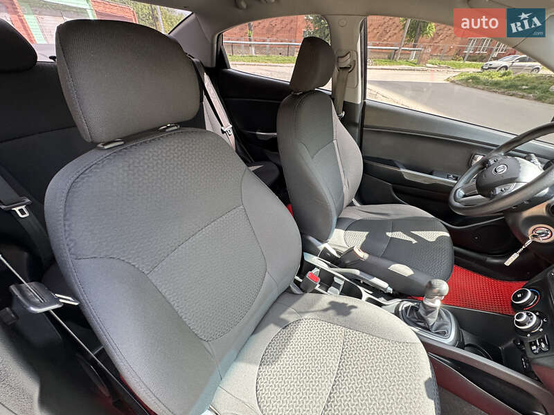 Седан Kia Rio 2013 в Полтаві