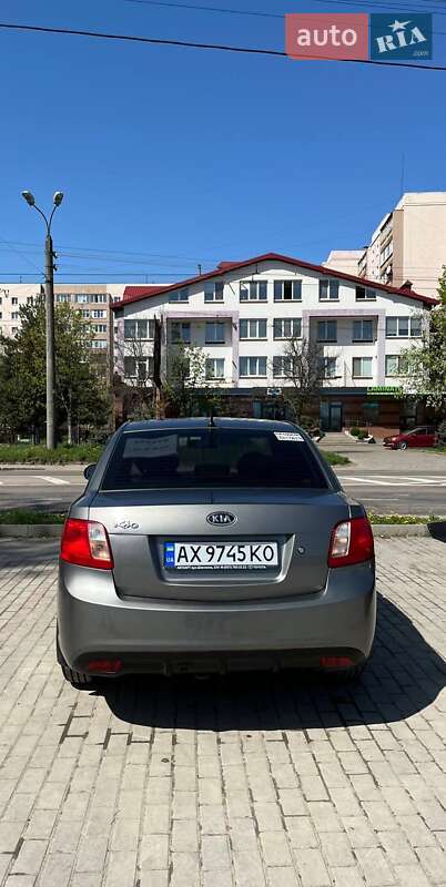 Седан Kia Rio 2010 в 