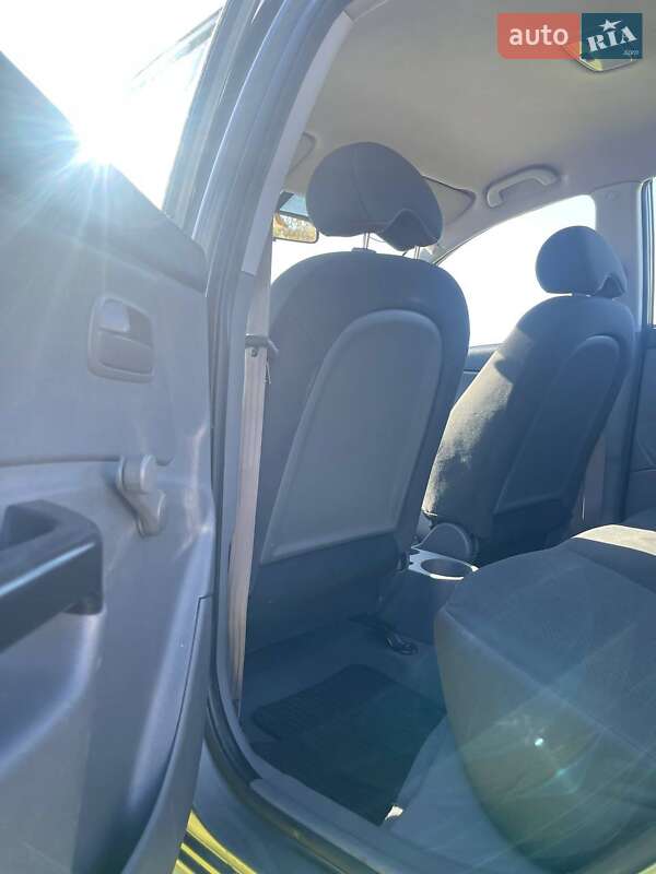 Седан Kia Rio 2011 в Рівному