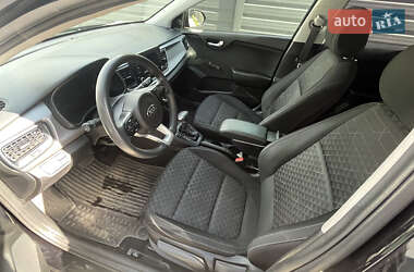 Седан Kia Rio 2017 в 