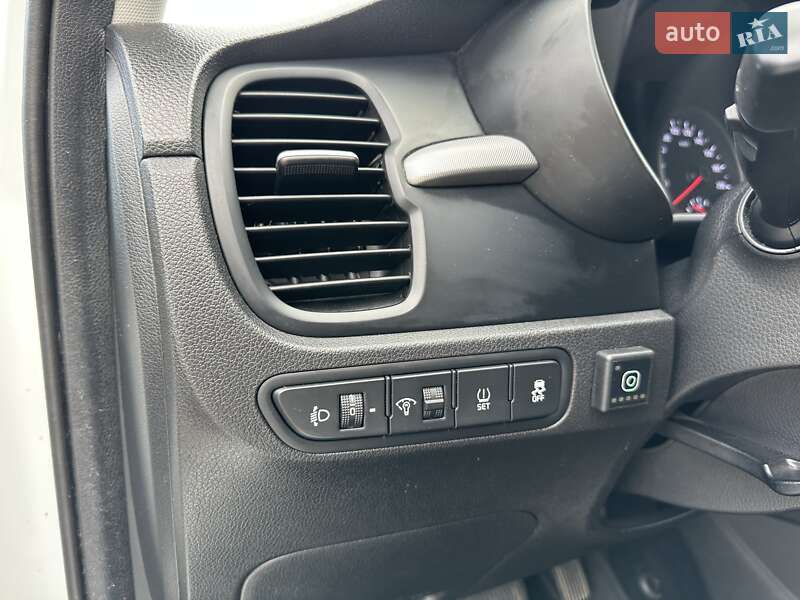 Седан Kia Rio 2018 в Киеве