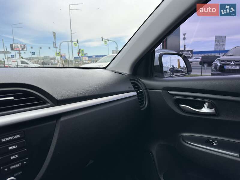 Седан Kia Rio 2018 в Киеве