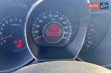Хэтчбек Kia Rio 2012 в 