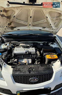 Седан Kia Rio 2009 в 