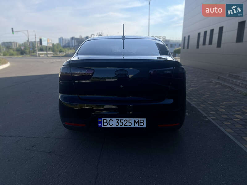 Седан Kia Rio 2011 в Кривому Розі