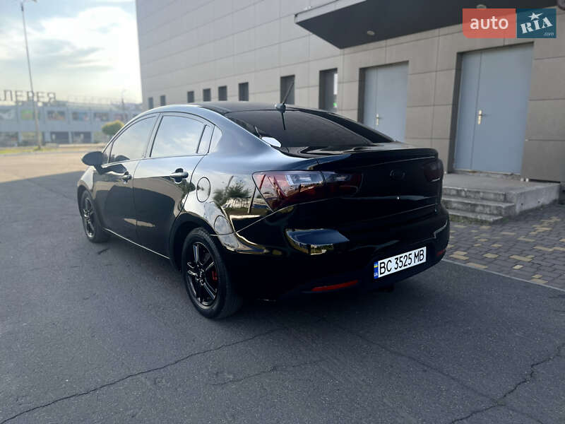 Седан Kia Rio 2011 в Кривому Розі