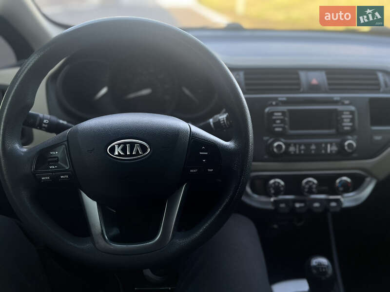 Седан Kia Rio 2011 в Кривому Розі