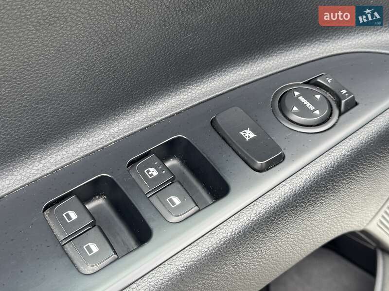 Хетчбек Kia Rio 2017 в Львові