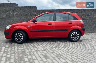 Хэтчбек Kia Rio 2009 в 
