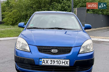 Хэтчбек Kia Rio 2007 в 