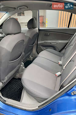 Хэтчбек Kia Rio 2007 в 