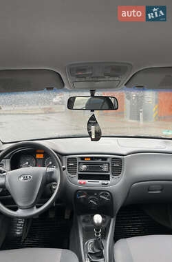 Хэтчбек Kia Rio 2007 в 
