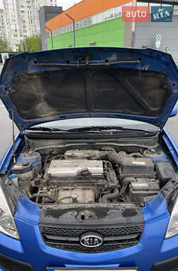 Хэтчбек Kia Rio 2007 в 