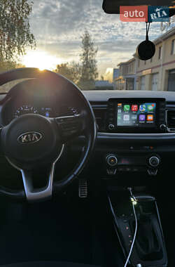 Хэтчбек Kia Rio 2017 в 