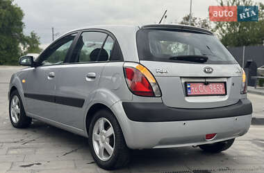 Хэтчбек Kia Rio 2006 в 