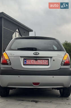 Хэтчбек Kia Rio 2006 в 