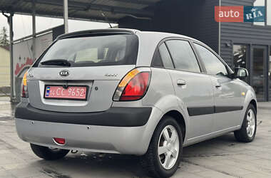 Хэтчбек Kia Rio 2006 в 