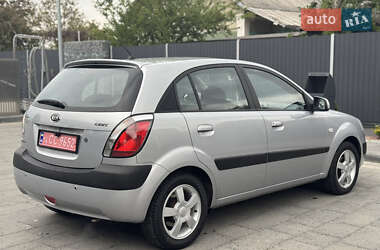 Хэтчбек Kia Rio 2006 в 