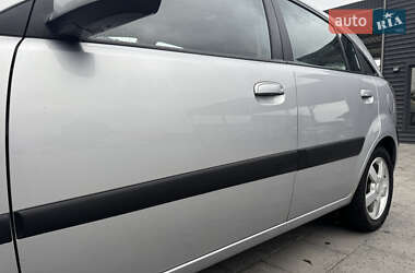 Хэтчбек Kia Rio 2006 в 