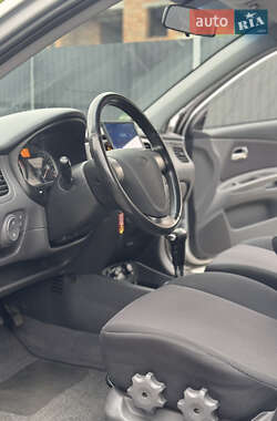 Хэтчбек Kia Rio 2006 в 