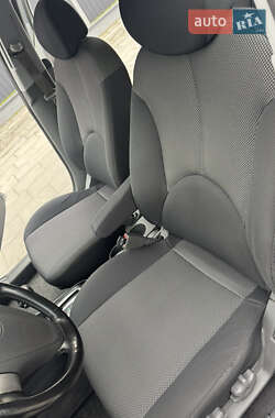 Хэтчбек Kia Rio 2006 в 
