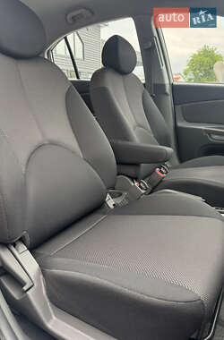 Хэтчбек Kia Rio 2006 в 