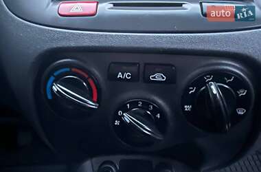Хетчбек Kia Rio 2006 в 