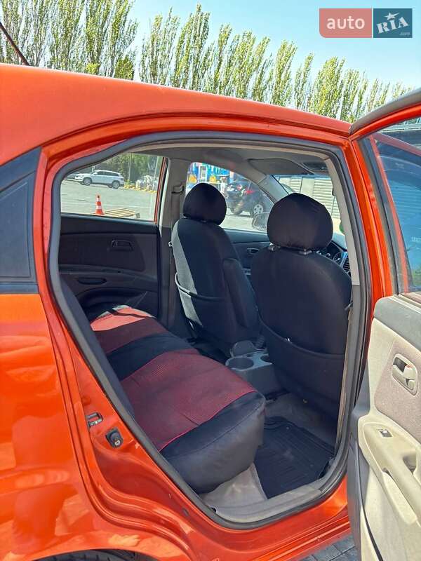 Хетчбек Kia Rio 2006 в Кривому Розі