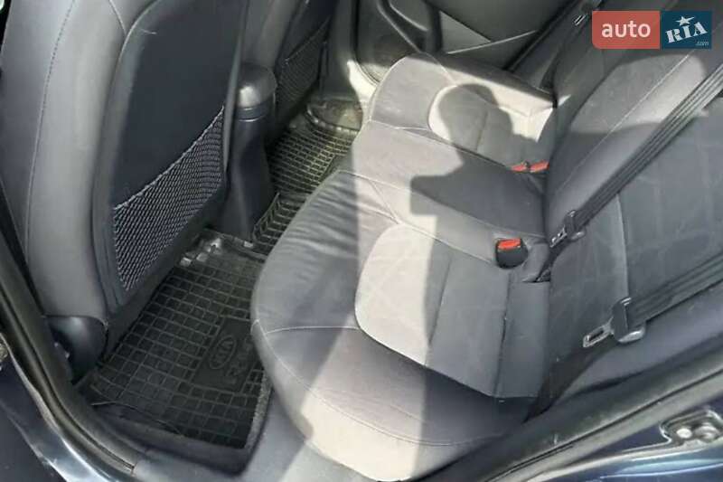 Седан Kia Rio 2013 в Киеве