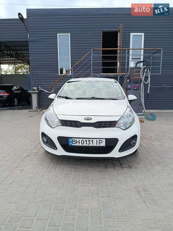 Хетчбек Kia Rio 2012 в 